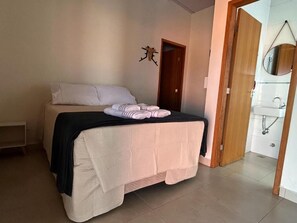 Kamar Keluarga, beranda, pemandangan kolam renang | Wi-Fi gratis