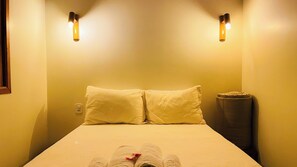 Comfort Triple Room, Lanai, Courtyard View | Premium bedding, minibar, desk, laptop workspace - Vila Bonita Guest House (Alto Paraíso de Goiás)
