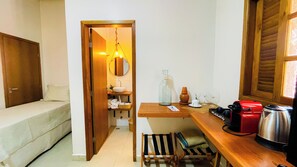 Superior driepersoonskamer, uitzicht op tuin | Gratis wifi