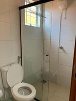 Habitación Confort doble, lanai, vistas a la piscina | Baño