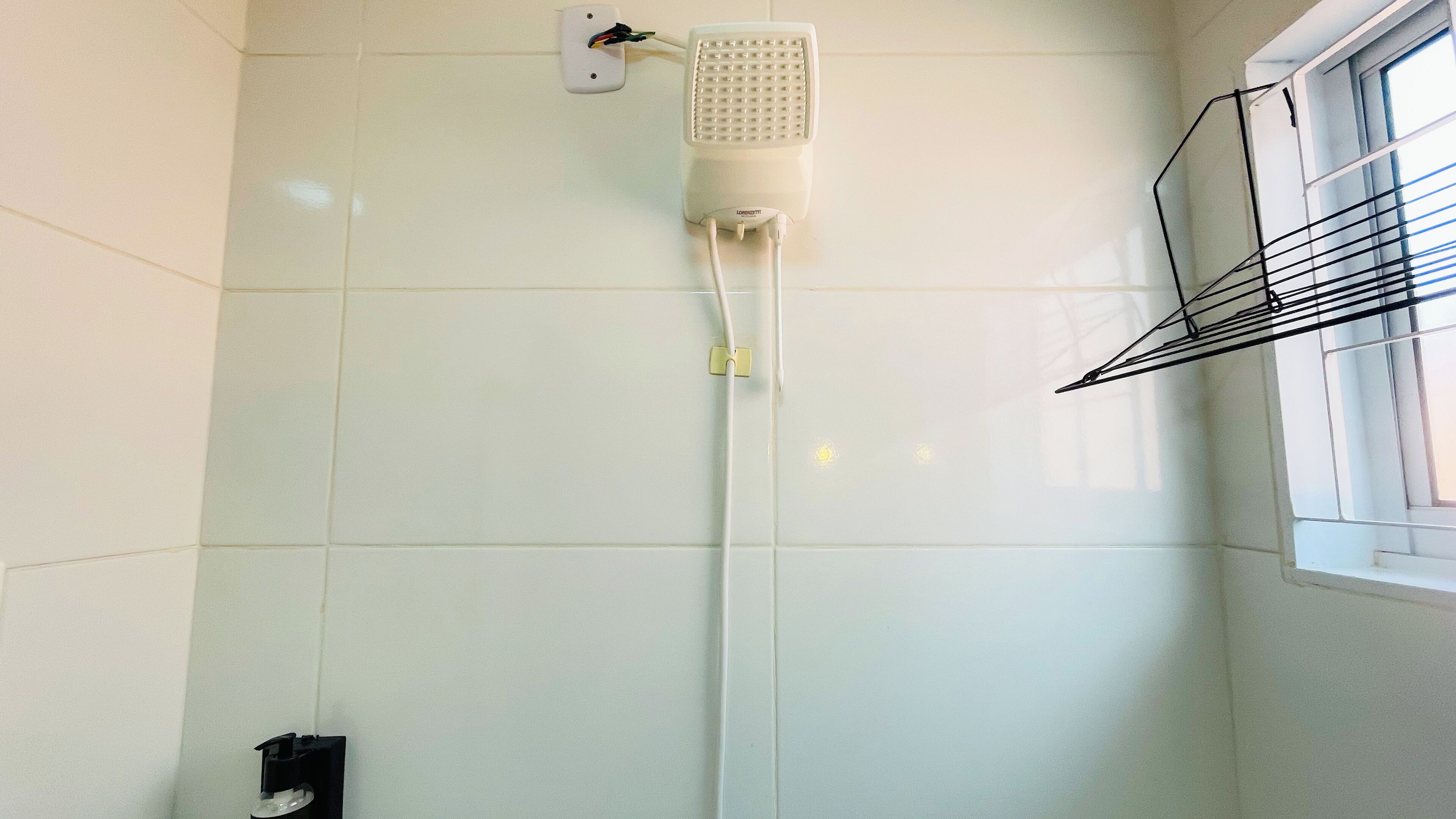 Quarto triplo conforto, varanda coberta, vista para o pátio | Banheiro