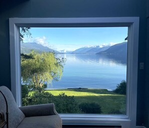 Interior - Waterfront Vacation Home -only for longer term stays(please contact for details) (Sechelt)