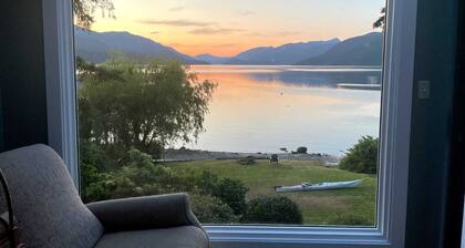 Waterfront Vacation Home -only for longer term stays(please contact for details)