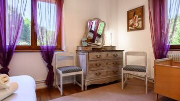 4 dormitorios, tabla de planchar con plancha, wifi y ropa de cama