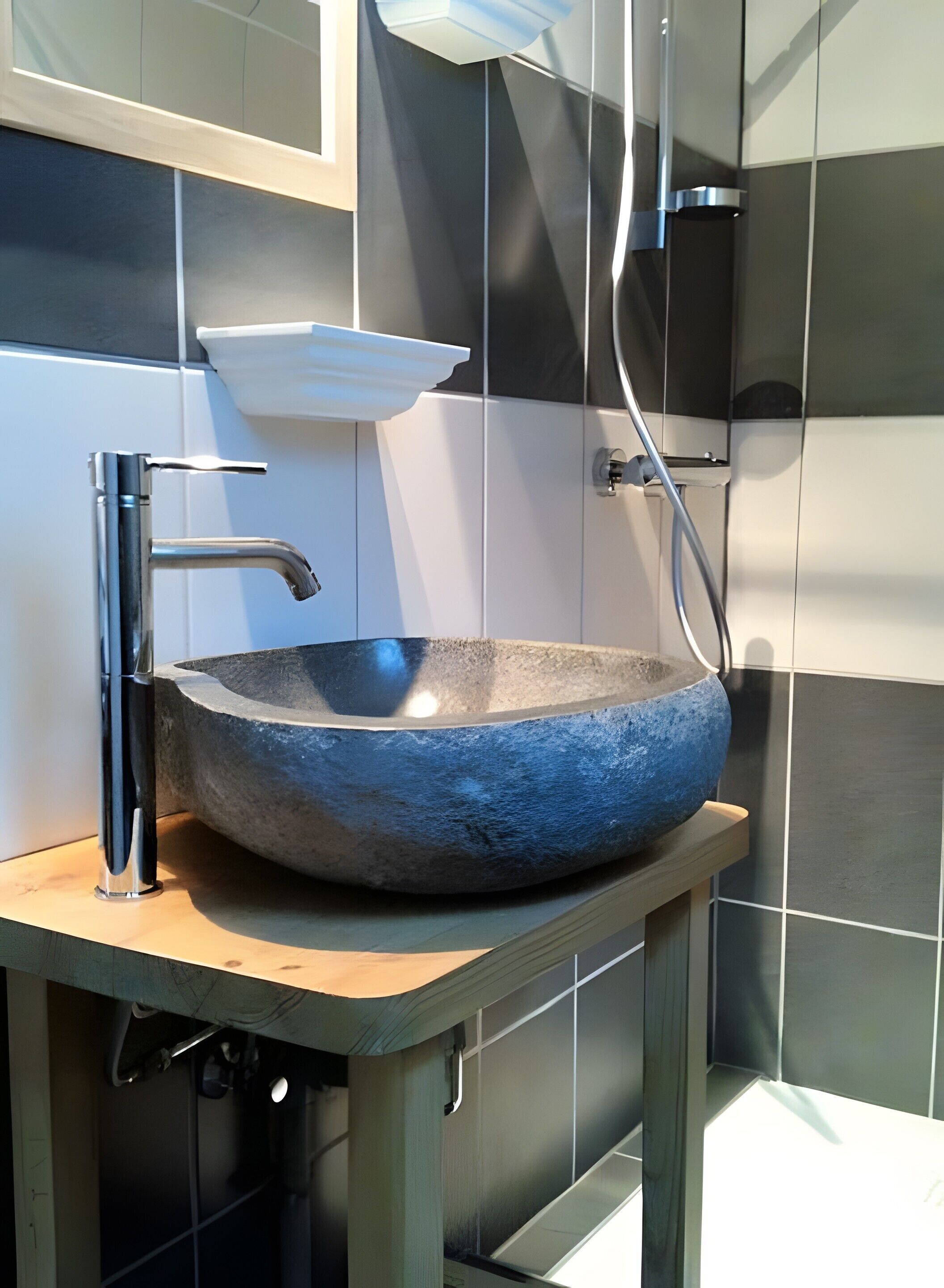 Een douche, een haardroger, handdoeken