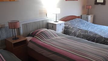 4 slaapkamers, een strijkplank/strijkijzer, wifi, beddengoed