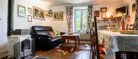 Fernseher, Kamin, Stereoanlage