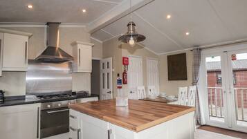 Dishwasher, cookware/dishes/utensils