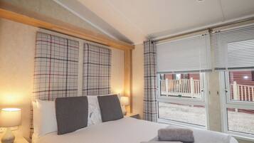 2 bedrooms, individually decorated, individually furnished, free WiFi