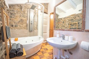 Jetted bath, hair dryer, towels, soap - Dn art II Rustic (Blevio)