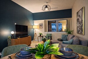 Living area - 2 Bed Apartment | Contractors | Prime Central MK| Parking | Sleeps5 (Milton Keynes)