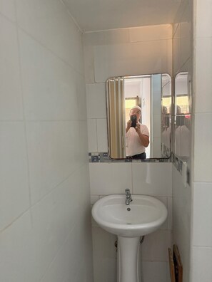 Toallas y papel de baño 