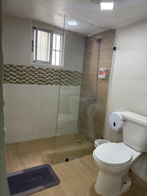 Toallas y papel de baño 