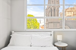 Apartment - Central 3-bed Apartment in Vibrant Melbourne (Melbourne)