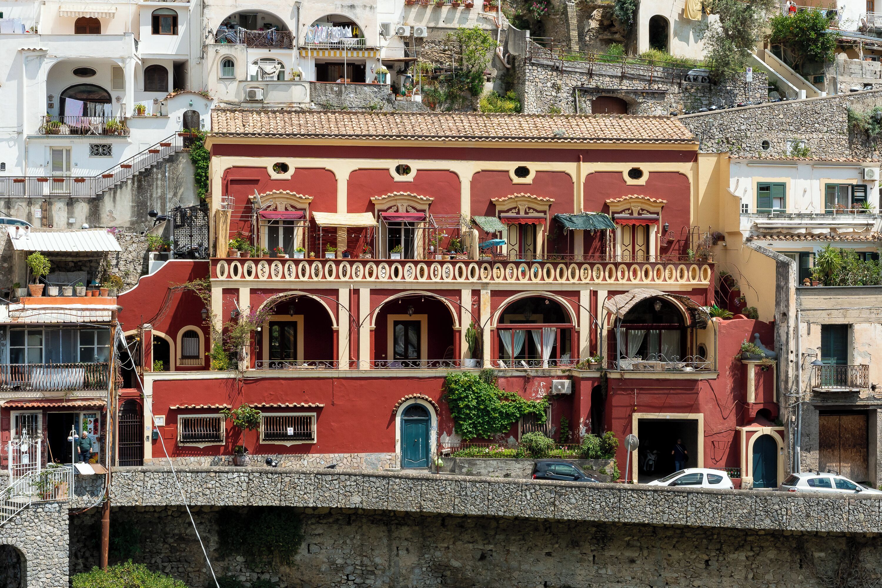 المنشأة من الخارج