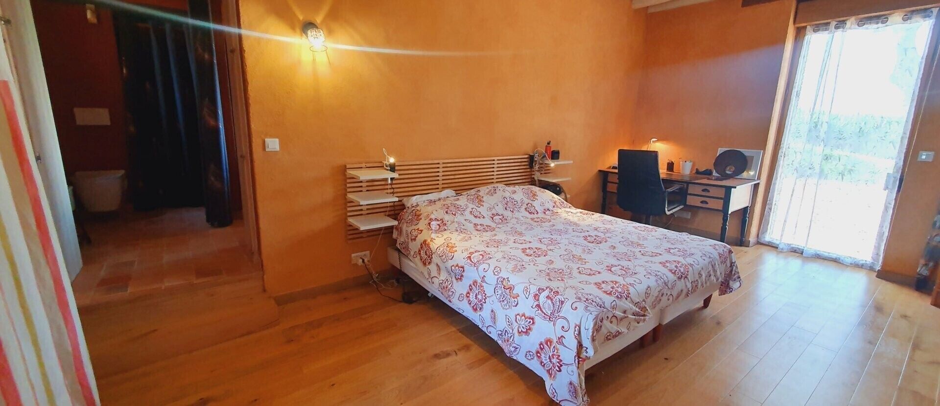 2 slaapkamers, een strijkplank/strijkijzer, wifi, beddengoed