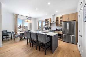 Fridge, microwave, oven, stovetop - Family Ski-In/Ski-Out at South Face Village (Ludlow)