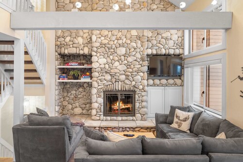 Okemo Family Haven | Hot Tub & Stunning Views