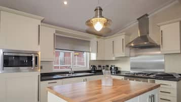 Dishwasher, cookware/dishes/utensils