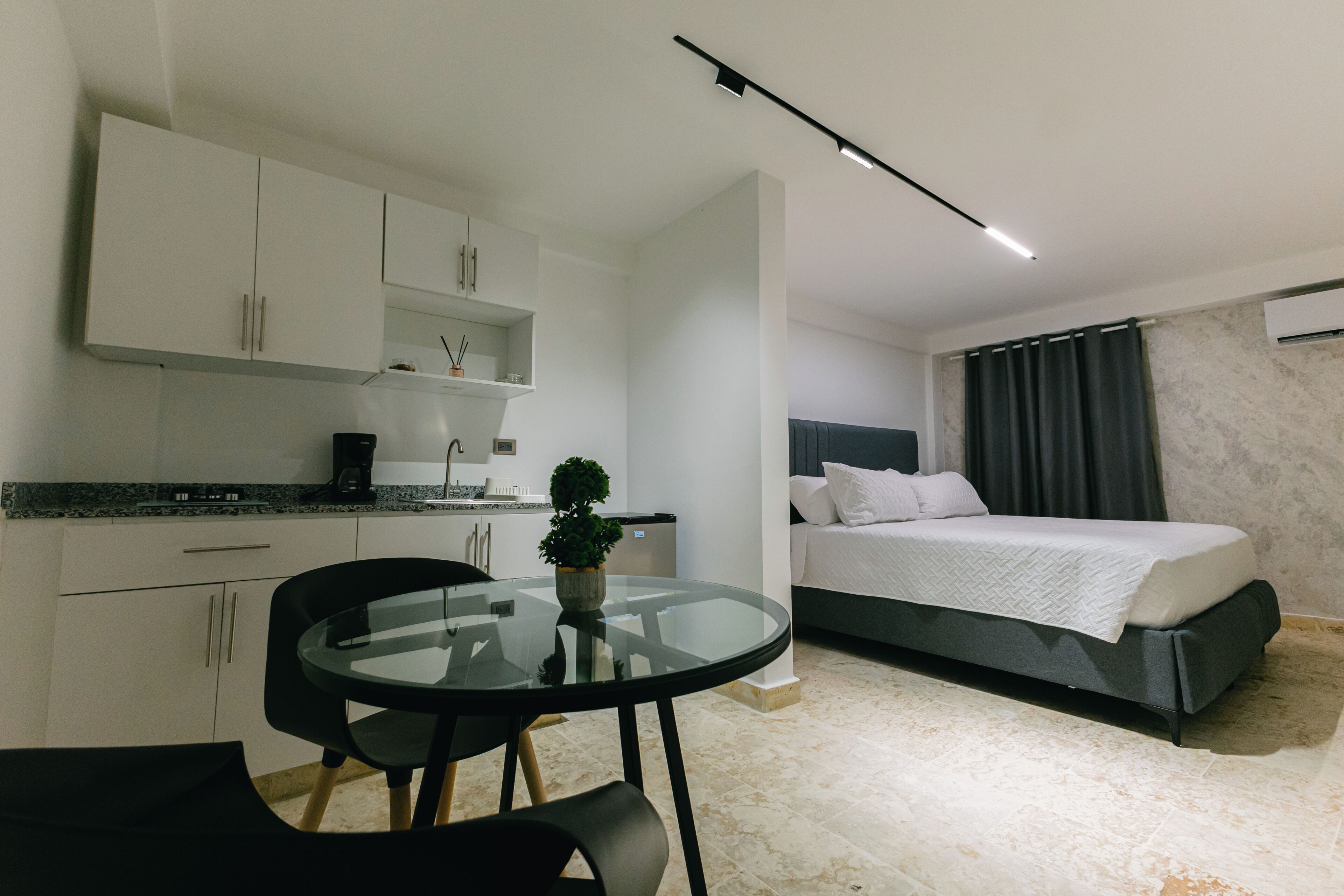 Superior-Doppelzimmer | Betten mit Memory-Foam-Matratzen, laptopgeeigneter Arbeitsplatz