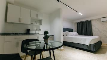 Habitación doble superior | Colchones viscoelásticos y espacio para trabajar con un portátil