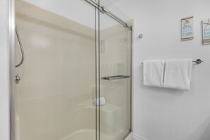 Shower, towels - Sound-View Beach Retreat w/ Multiple Decks, Kayaks & Bikes  Island Vibes (Navarre)