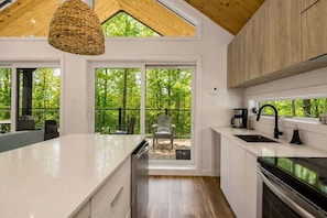 Coffee/tea maker, fridge, microwave, oven - NatureX | Spa | Rivière | Dogfriendly (Matawinie Regional County Municipality)