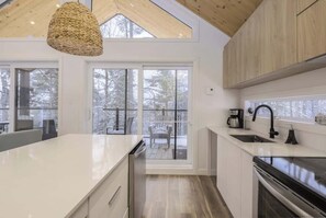 Fridge, microwave, oven, stovetop - NatureX | Spa | Rivière | Dogfriendly (Matawinie Regional County Municipality)