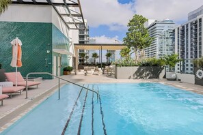 Pool - Luxury Downtown Miami Condo | Pool+HotTub+Gym (Miami)