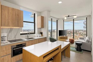 Fridge, microwave, oven, stovetop - Luxury Downtown Miami Condo | Pool+HotTub+Gym (Miami)