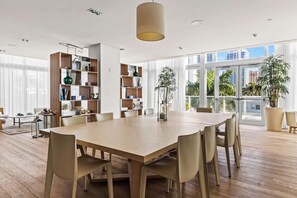 Dining - Ocean-View Luxury 3BR | Pool, Gym & Beach Access (Fort Lauderdale)