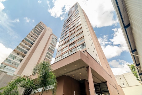 Comfort Apartment | Exterior. Ape Novo ao lado do Bourbon e Allianz.