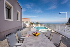 Outdoor dining - Family Villa w/ Private Pool & BBQ, close to Beach (Rethymno)
