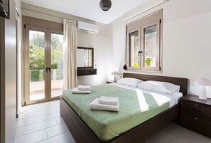3 bedrooms, iron/ironing board, free WiFi, bed sheets - Family Villa w/ Private Pool & BBQ, close to Beach (Rethymno)