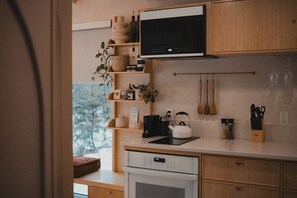 Private kitchen - Nöge-03: Scandinavian Chalet in Nature CITQ # 298452 (Sainte-Brigitte-de-Laval)