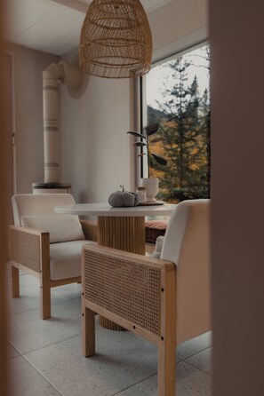 Dining - Nöge-03: Scandinavian Chalet in Nature CITQ # 298452 (Sainte-Brigitte-de-Laval)