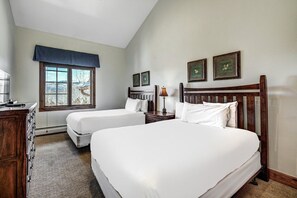 3 bedrooms, iron/ironing board, WiFi, bed sheets - Ski-In/Out 3BR Condo | Views + Fireplace & Hot Tub (Avon)