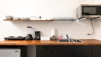 Loft | Private kitchenette | Coffee/tea maker, mini-fridge, microwave, stovetop