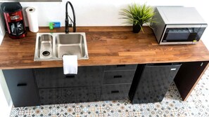 Apartment | Private kitchen | Mini-fridge, microwave, stovetop, cookware/dishes/utensils - Elokut Apartments by Stay with Bear (San Juan)