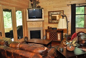 Smart TV - Spacious 5-bedroom house in charming Tellico Plains with AC and RIVERVIEW (Tellico Plains)