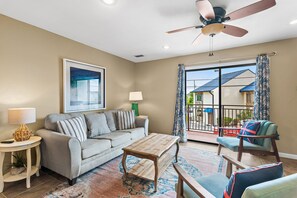 Smart TV - 🌞🌴Walk to the Beach | Balcony Views | Costa Vista Townhouse #2🌴🌞 (Miramar Beach)