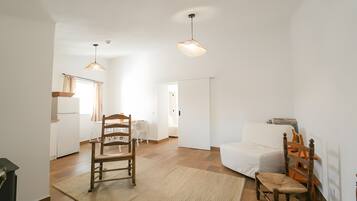 Televisión y chimenea