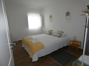 2 bedrooms, WiFi, bed sheets, wheelchair access