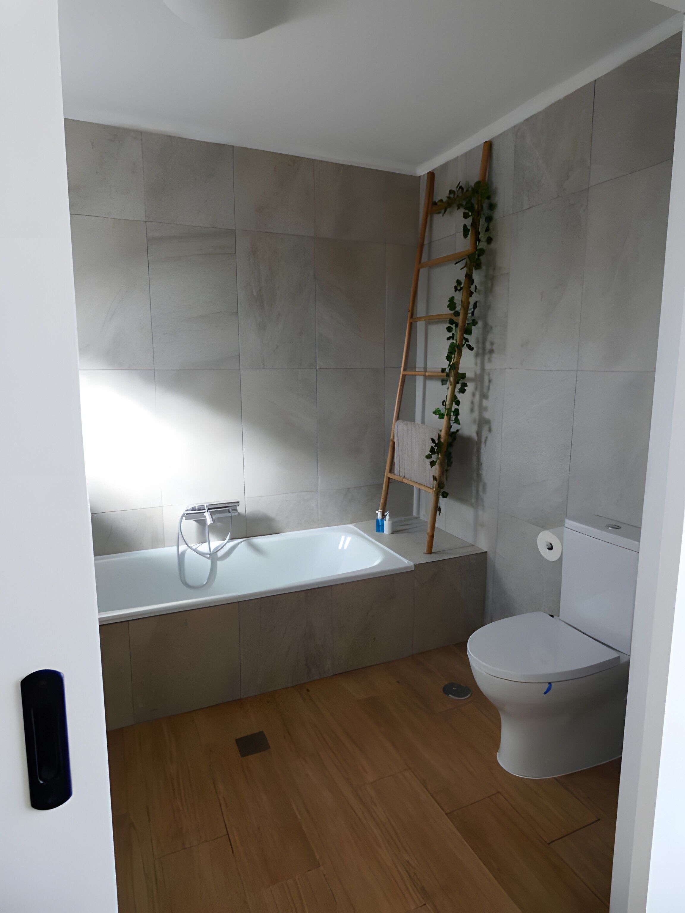 Een douche, een haardroger, handdoeken