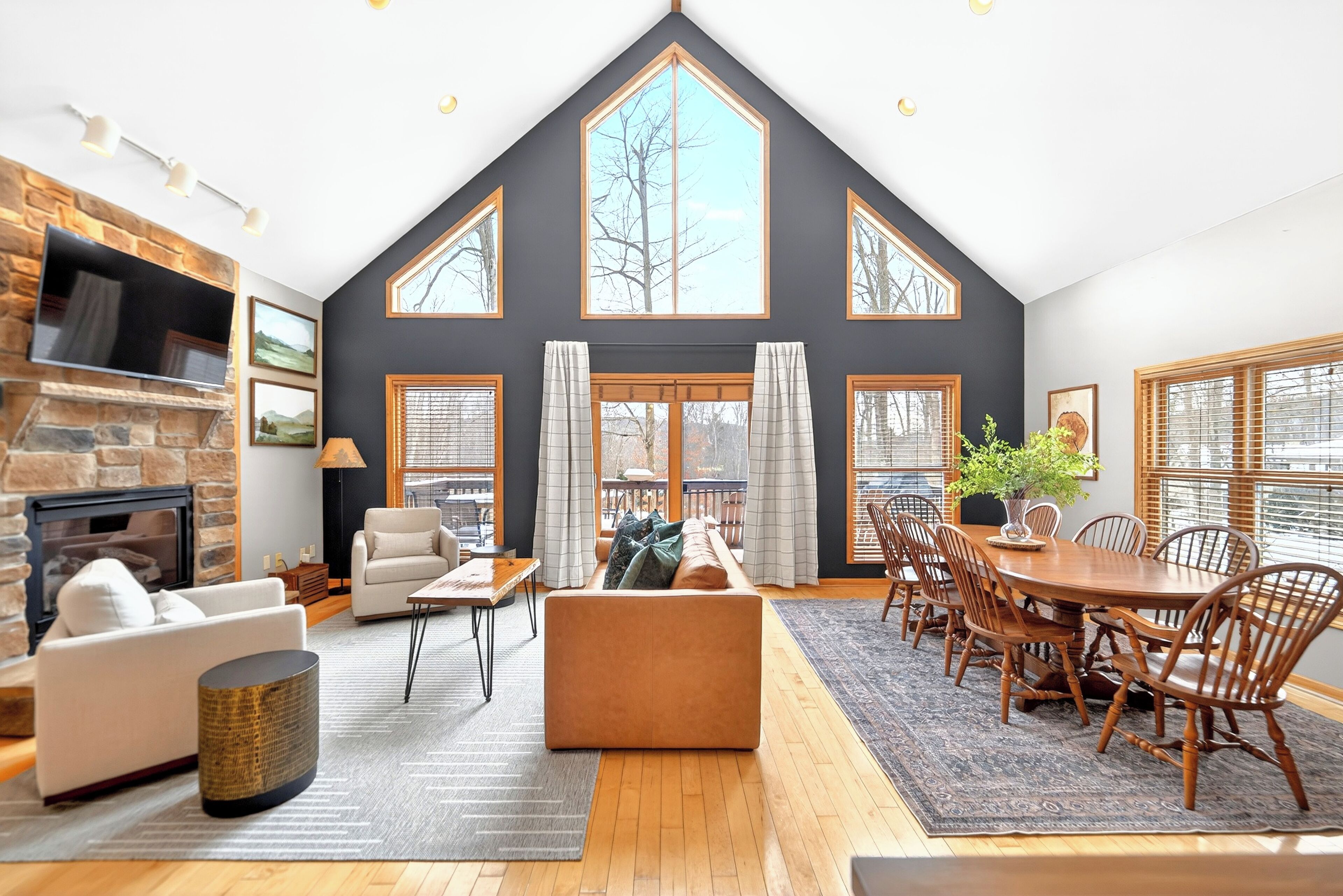 智能电视、壁炉、桌上足球