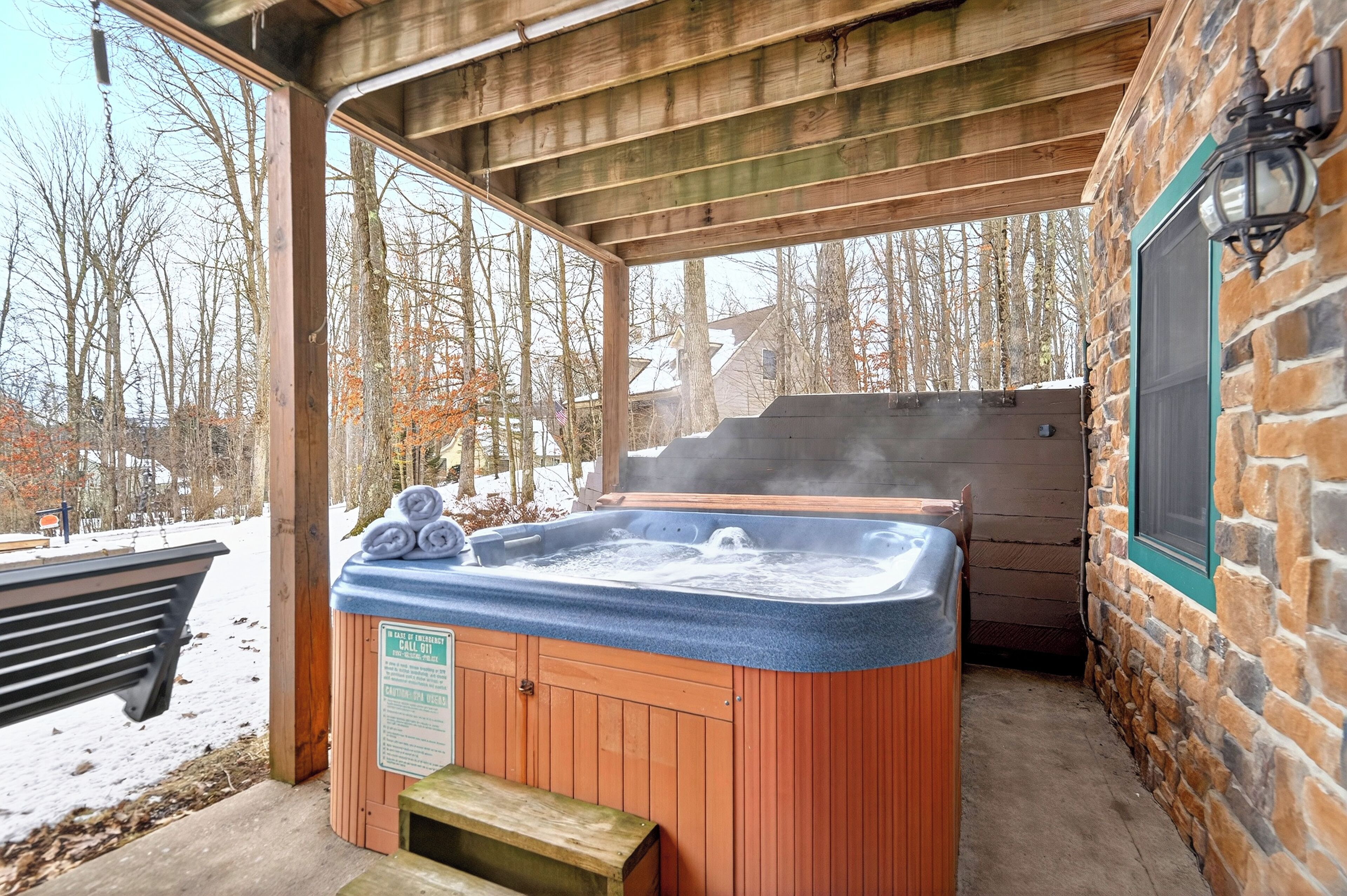 Outdoor spa tub