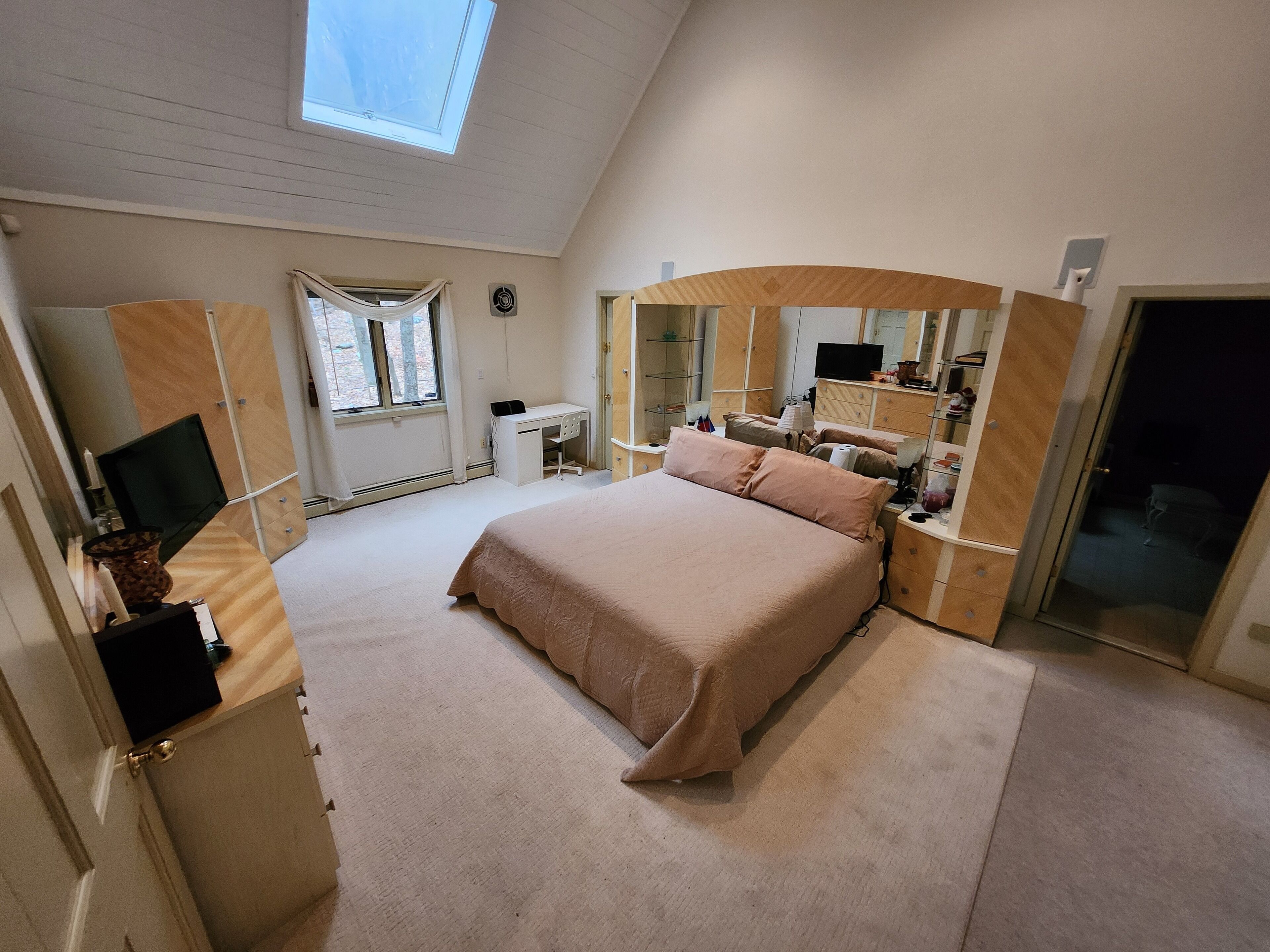 3 chambres, bureau, fer et planche à repasser, accès au Wi-Fi (inclus)