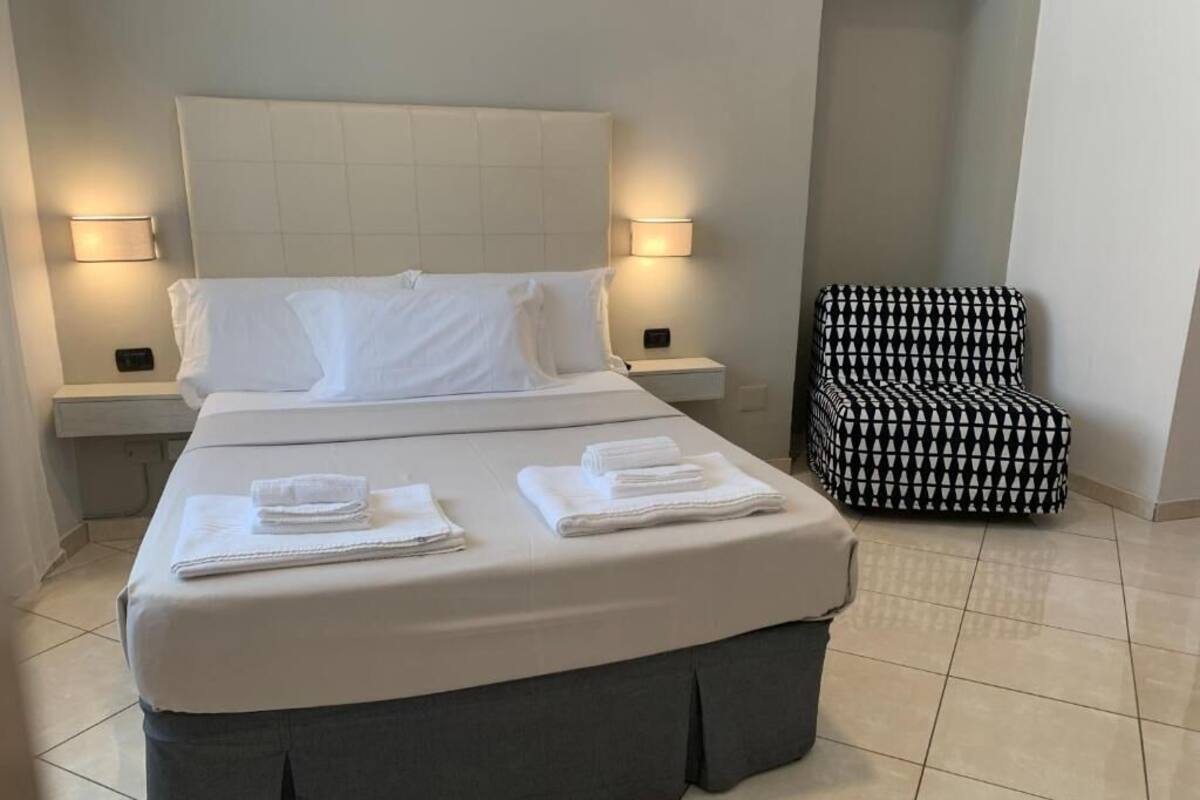 Laptop workspace, soundproofing, iron/ironing board, free WiFi