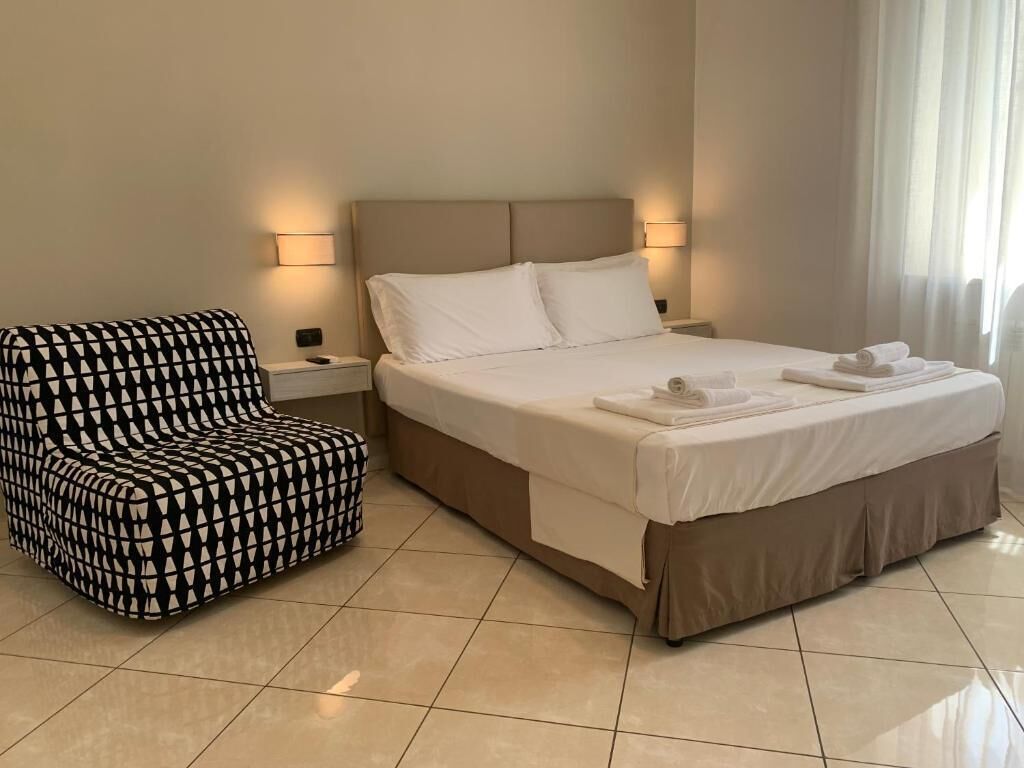 Laptop workspace, soundproofing, iron/ironing board, free WiFi