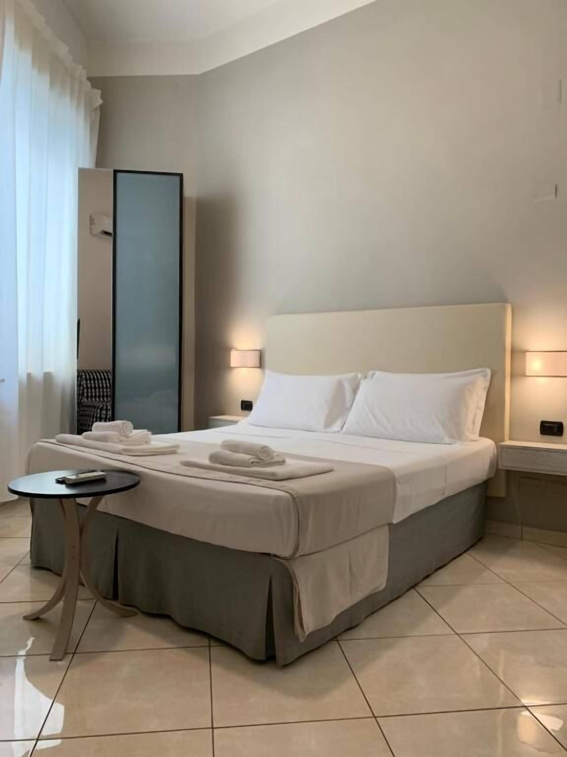 Estudio Deluxe, vista a la ciudad | Espacio para trabajar con laptop y insonorización 